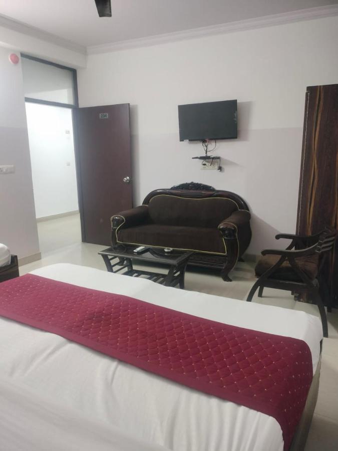 Galaxy Plaza Near Igi Airport Dehli